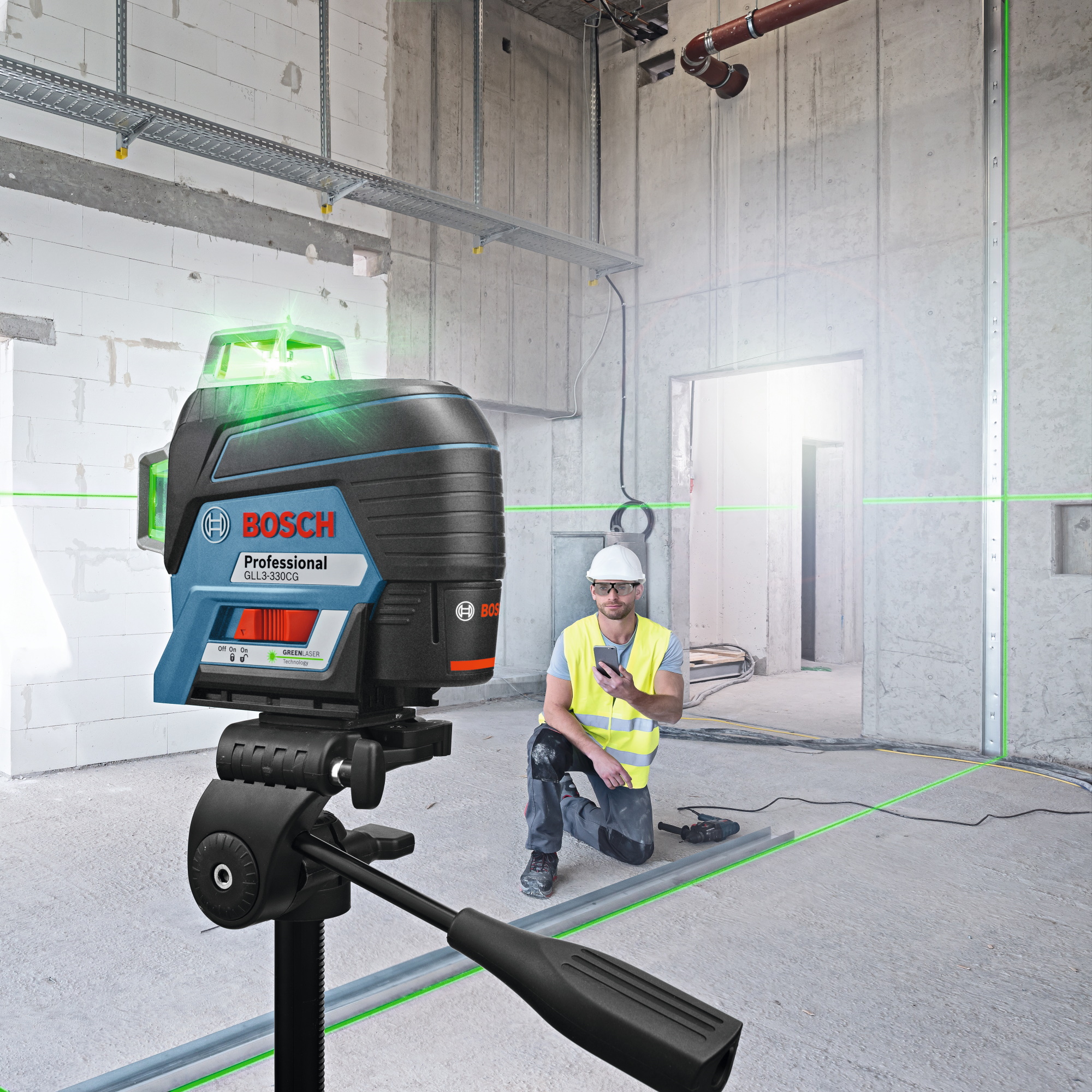 Bosch GLL3-330CG - 360 Degree Connected Green-Beam Three-Plane Leveling and Alignment-Line Laser 2