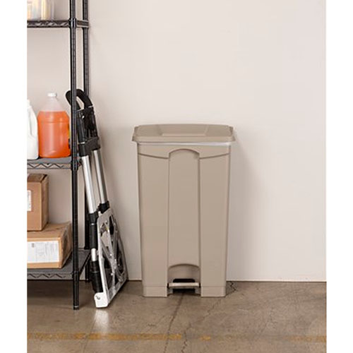 Safco Plastic Step-On - 23 Gallon - (2 Colors Available)